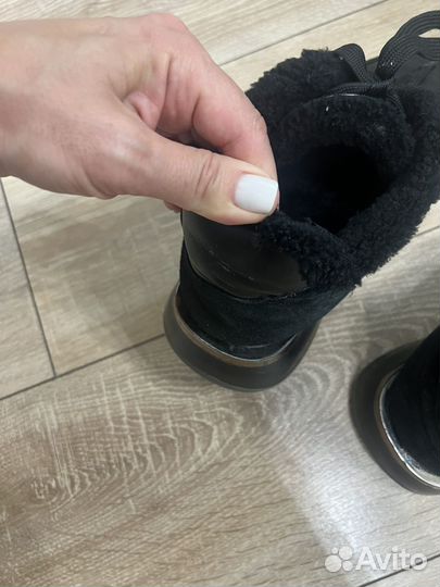 Кроссовки женские