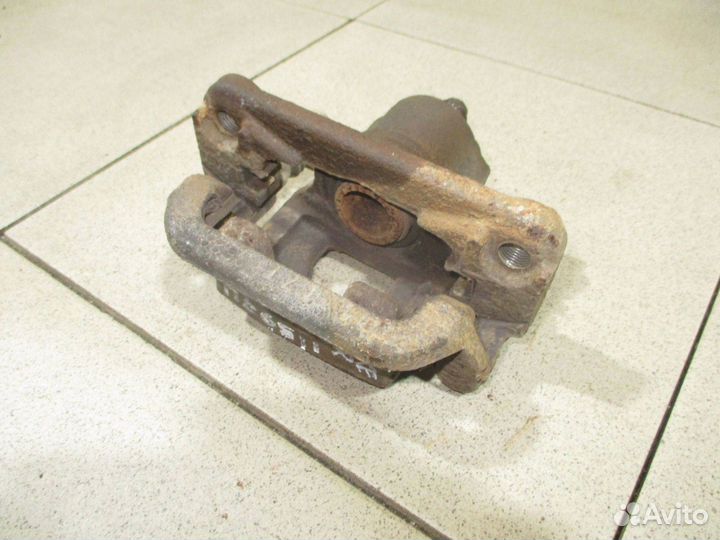 Суппорт задний правый Nissan Juke (F15)