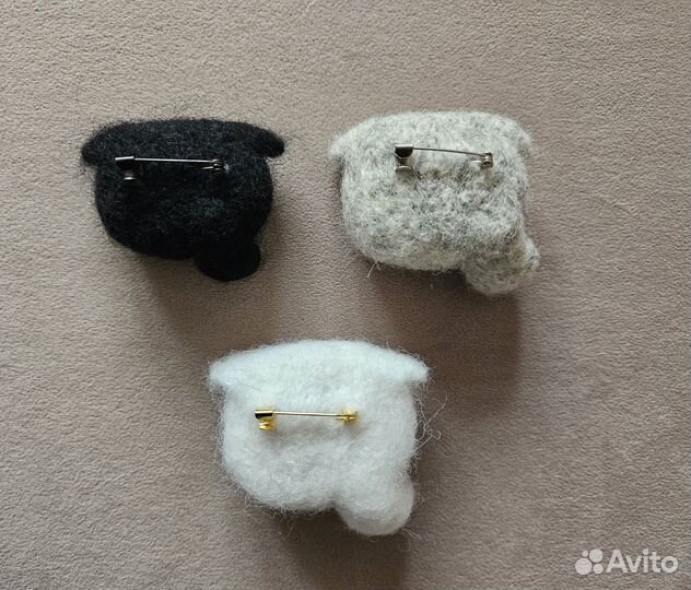 Брошь валяная