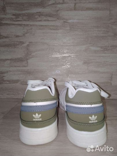 Кроссовки adidas