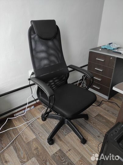 Офисное кресло 