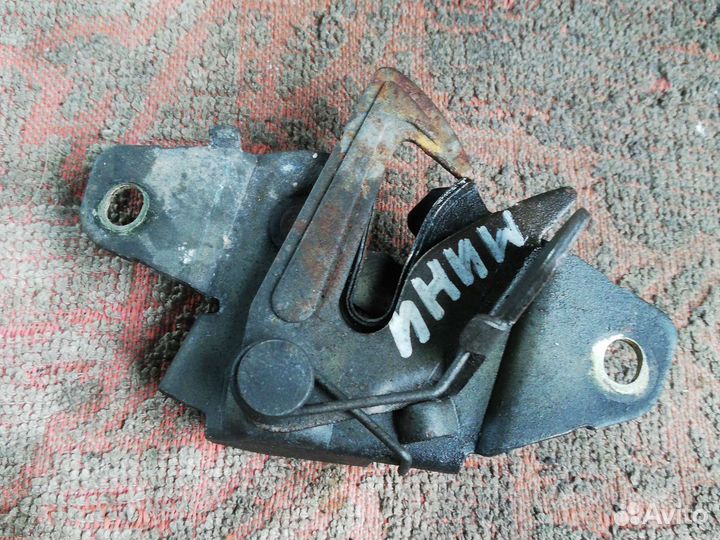 Замок капота Митсубиси Паджеро Мини 2