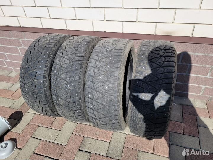 Goodyear Ultragrip 600 215/55 R17