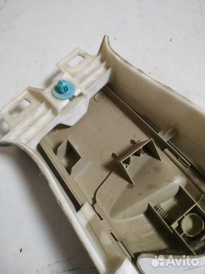 Обшивка стойки левая Toyota Avensis II 2003-2008