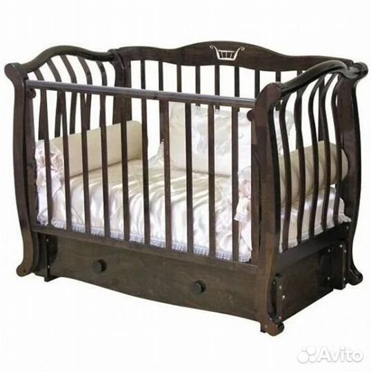 Детская кроватка с маятником и ящиком