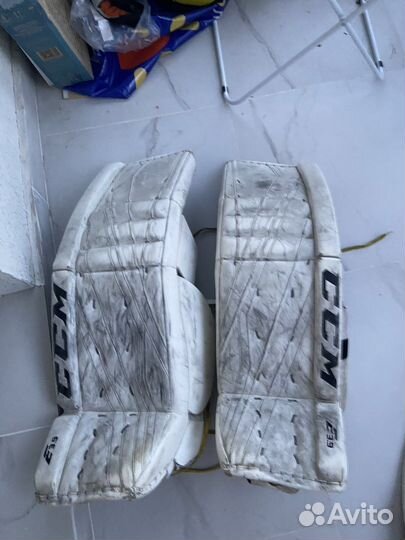 Щитки хоккейного вратаря
