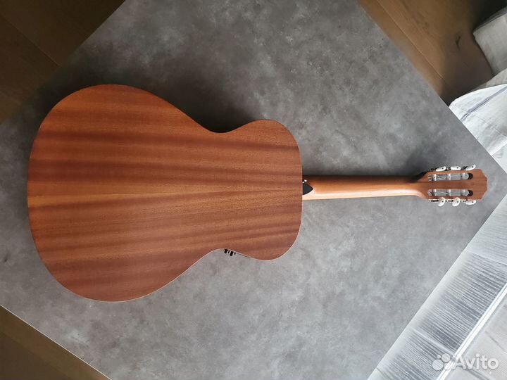 Классическая гитара со звукоснимателем