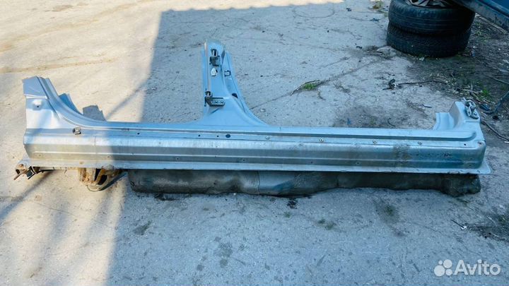 Порог правый Nissan Primera P12