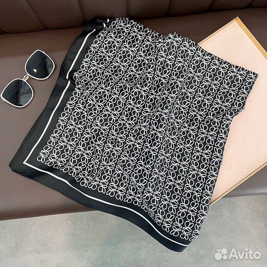 Шелковый платок Loewe