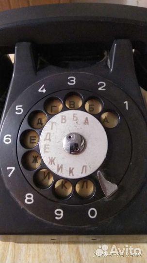 Старинный телефон