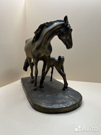 Бронзовая скульптура прогулка.Кони