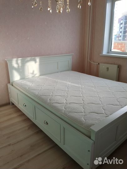 Кровать и матрас 160 на 200