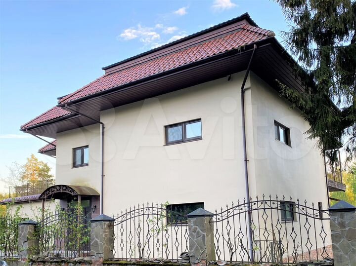 Коттедж 300 м² на участке 25 сот.