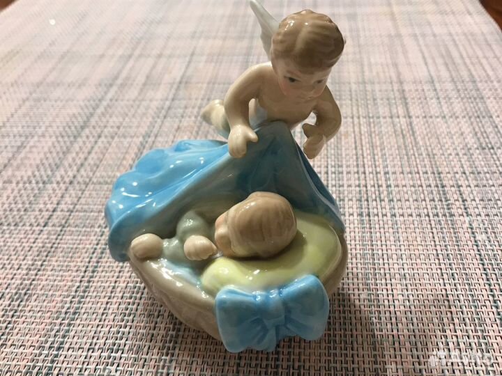 Фигурка фарфор