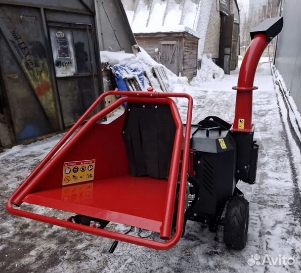 Дробилка измельчитель веток с мотором прицепная к