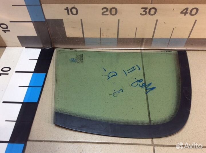 Стекло двери задней правой (форточка) заднее