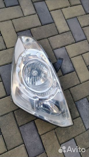 Оригинальные фары на Hyunda Grand i Starex, H-1