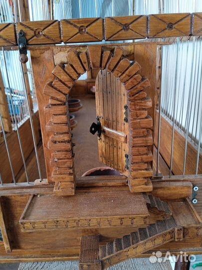 Большая клетка для птиц