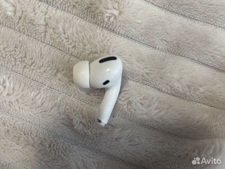 Airpods pro, правый наушник