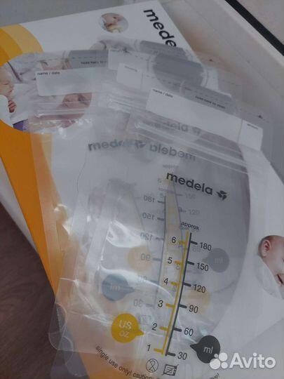 Молокоотсос medela ручной + пакеты для хранения