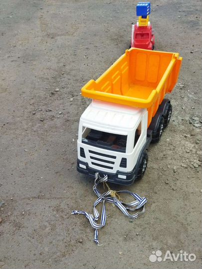 Грузовик и пожарная машина