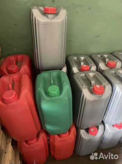 Канистра пластиковая 20 литров. 10 литров