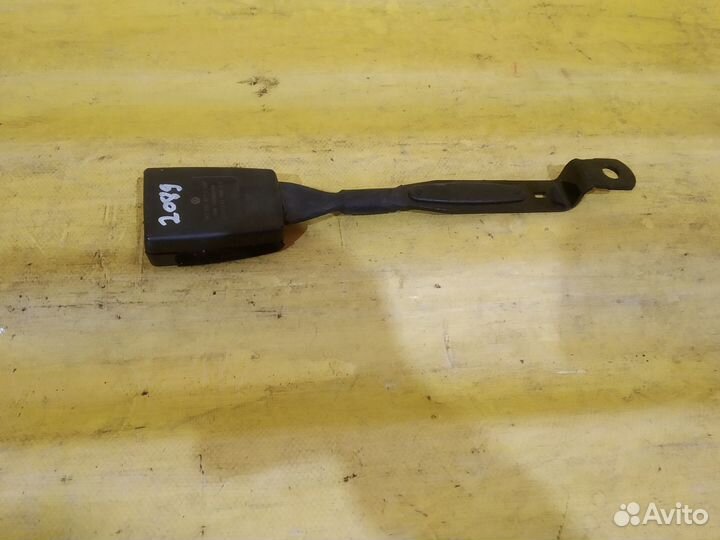 Ответная часть ремня безопасности VW Tiguan 1