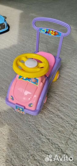 Машинка каталка электромобиль толокар