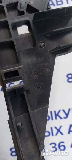 Кронштейн передний левый на Dodge Caravan