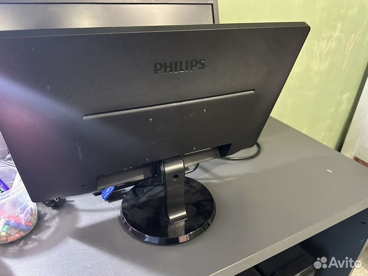 Монитор Philips 22
