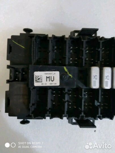 Блок предохранителя Cadillac Escalade,Tahoe 3