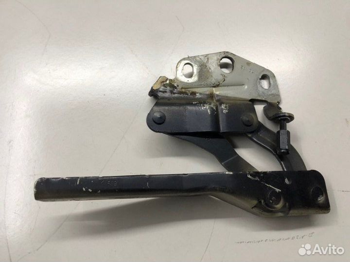 Петля капота правая Volkswagen Passat B7 седан