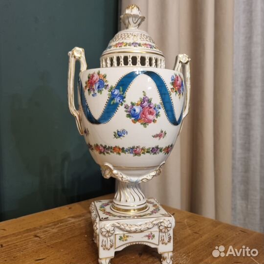 Старинная фарфоровая ваза