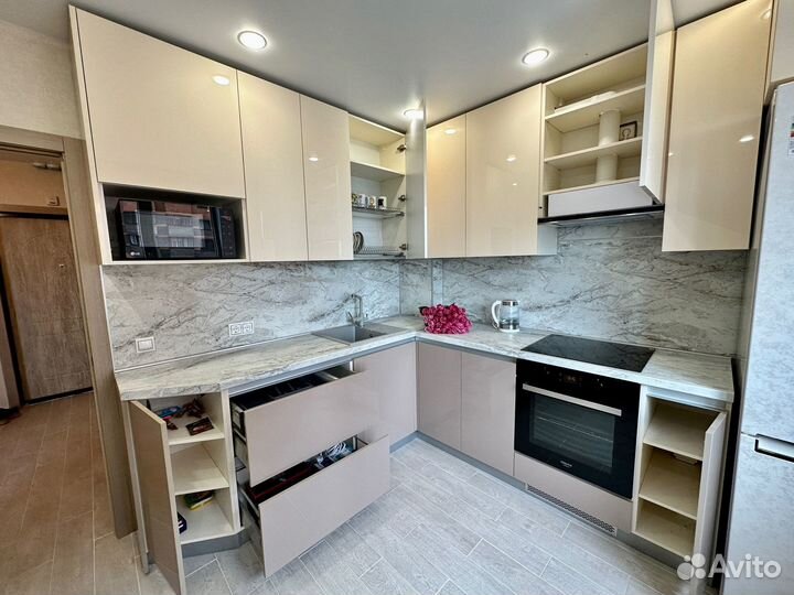 Кухня под потолок из мдф на заказ в Омске