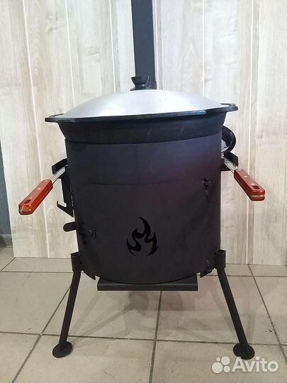 Казан на 12 литров и печь с дверцей и трубой