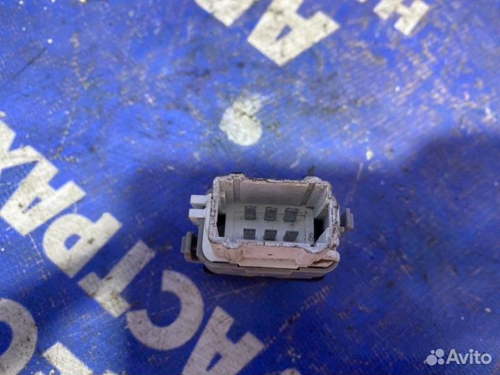 Кнопка блокировки стеклоподъёмника Renault Duster