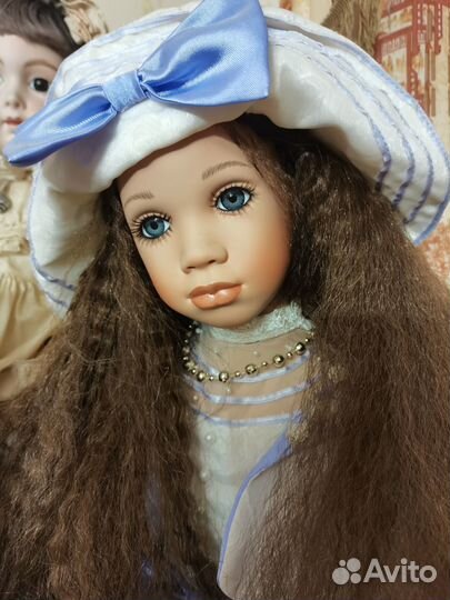 Коллекционная фарфоровая кукла
