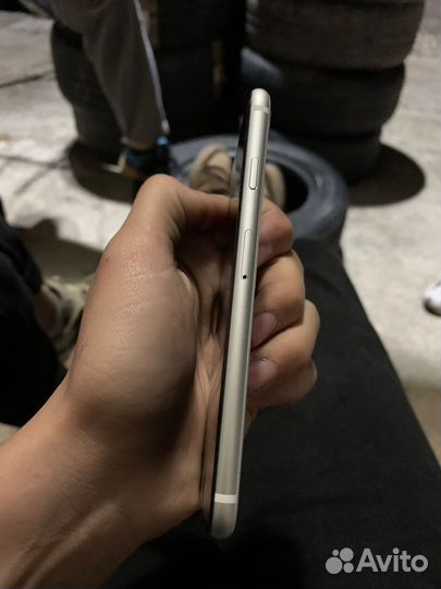 Телефон iPhone se 2020