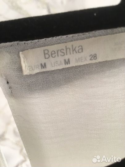 Блузка белая bershka