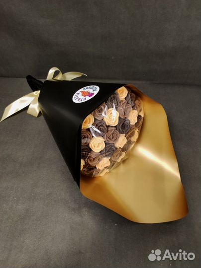 Букет - 37 Роз из Трёх Видов Шоколада