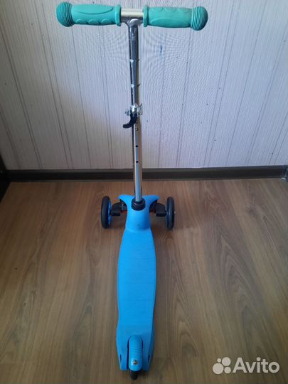 Самокат трехколесный