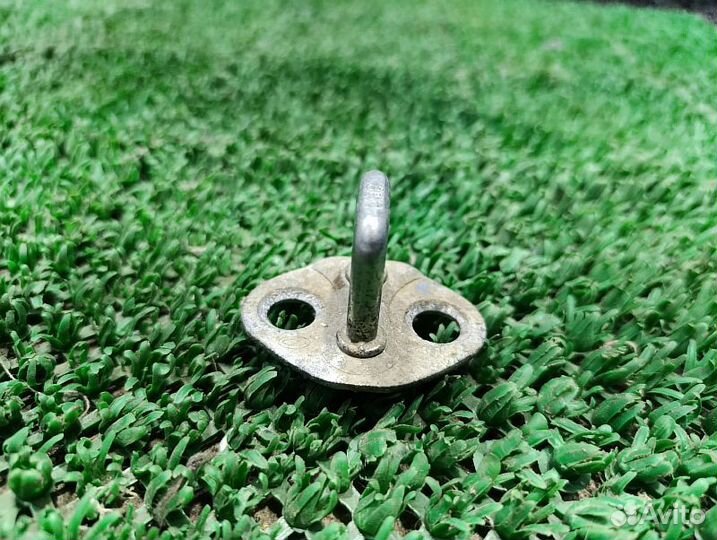 Петля замка двери багажника Mitsubishi Pajero Sport