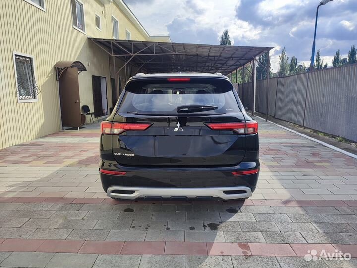 Mitsubishi Outlander, 2023