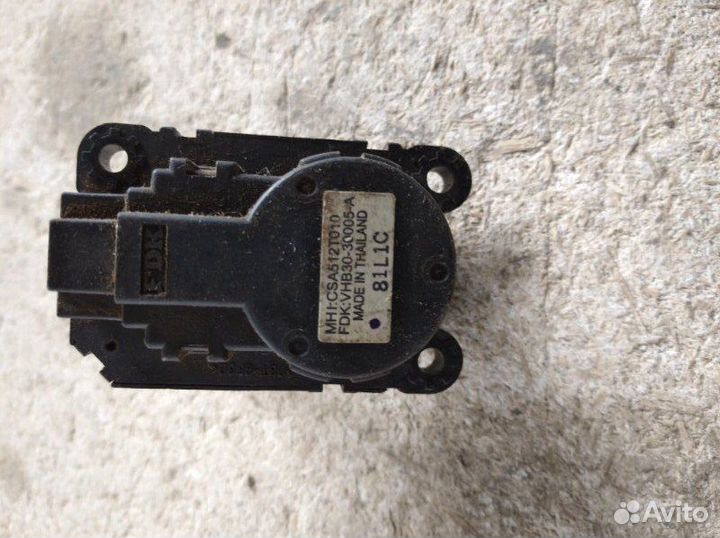 Сервопривод заслонки отопителя Mitsubishi Lancer