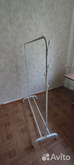 Вешалка напольная металлическая