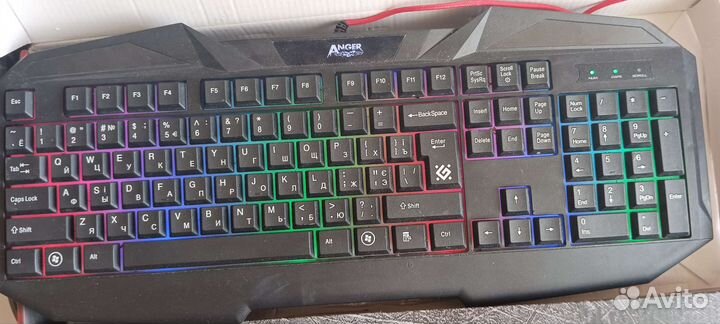 Набор клавиатуры мыши и коврика