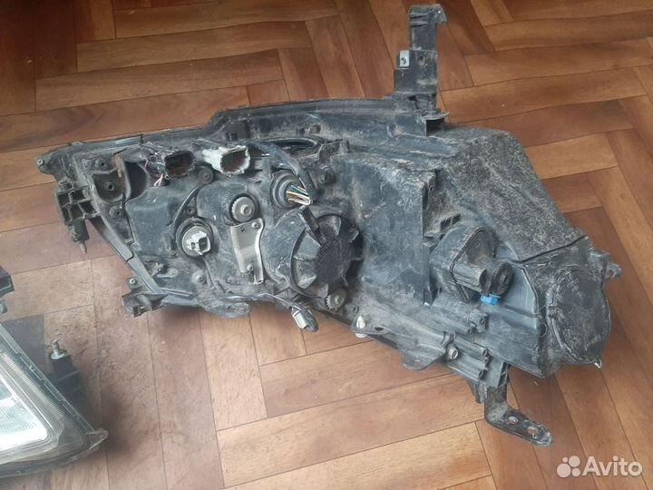 Фары на nissan fuga