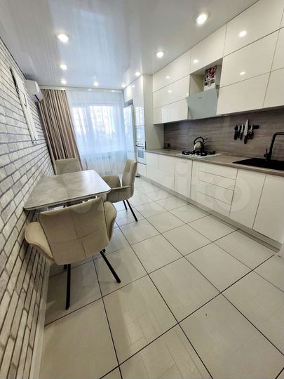 3-к. квартира, 80 м², 1/10 эт.