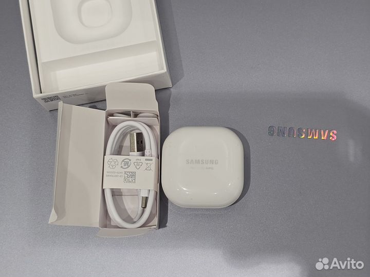 Беспроводные наушники Samsung Galaxy Buds Live