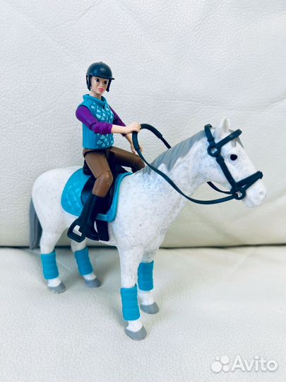 Фигурки жокея и лошади Bruder из серии bWorld